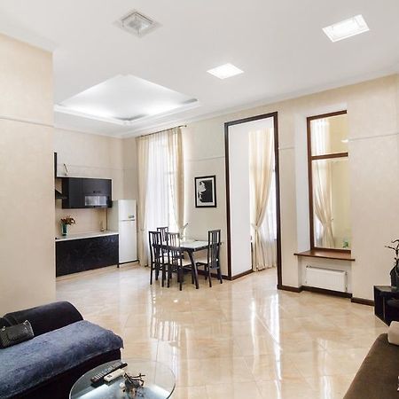 Downtown Prestige Apartment Одеса Екстер'єр фото