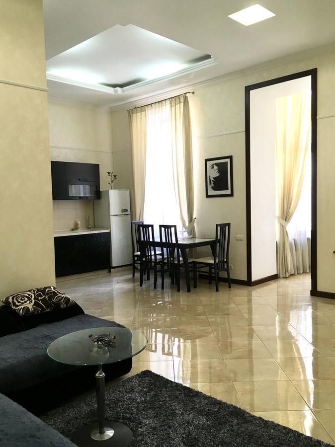Downtown Prestige Apartment Одеса Екстер'єр фото