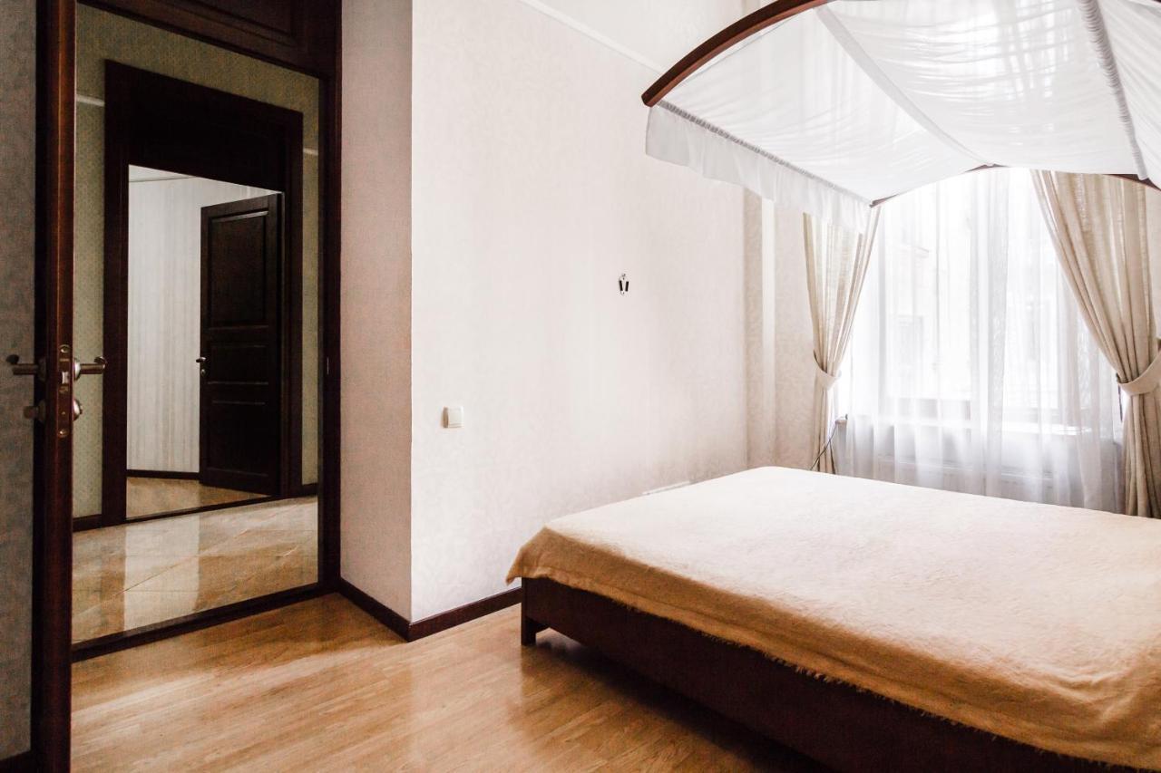Downtown Prestige Apartment Одеса Екстер'єр фото