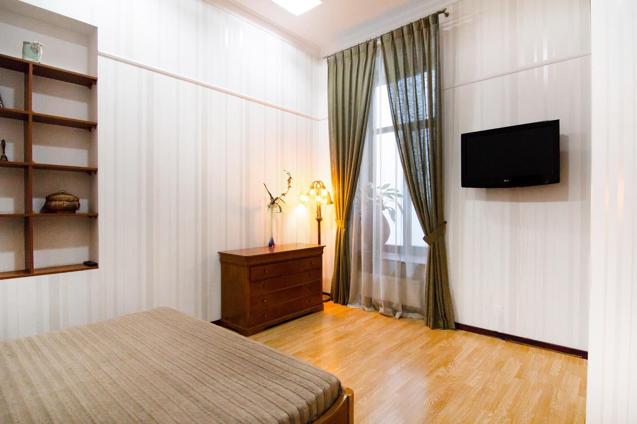 Downtown Prestige Apartment Одеса Екстер'єр фото